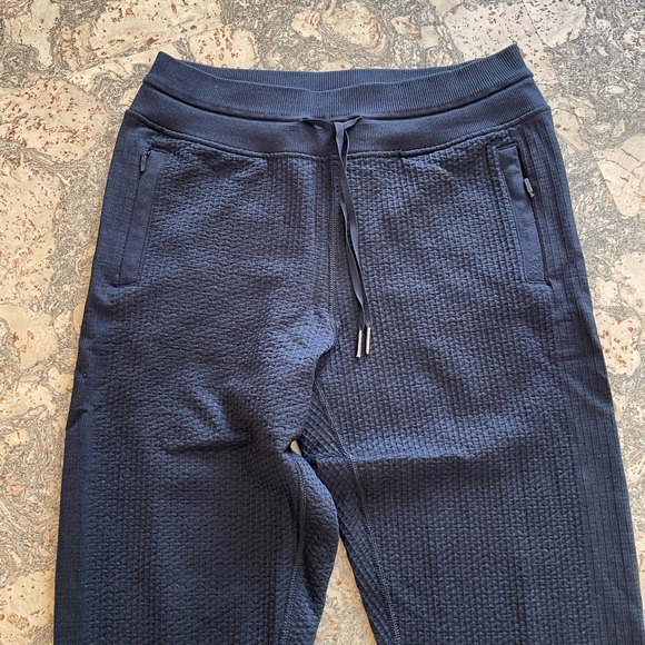 Lululemon Engineered Warmth Jogger size 4 Black - Picture 4 of 9